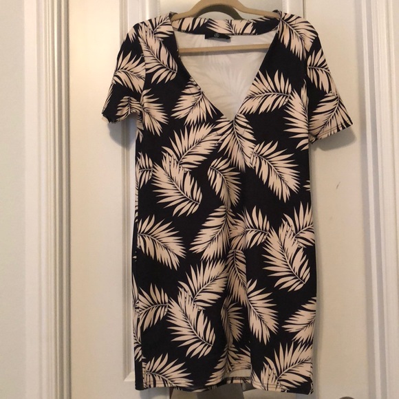 Hawaiian dress - Picture 1 of 1